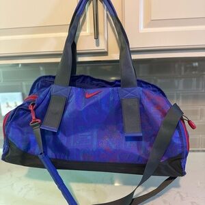 NIKE‎ FAST3R CLASSIC SPORT WORKOUT LIGHTDUFFLE BAG Blue Purple And Red